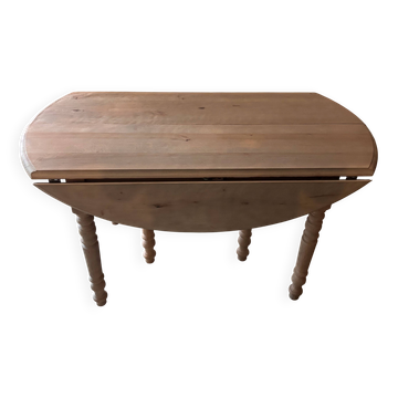 Extendable round table