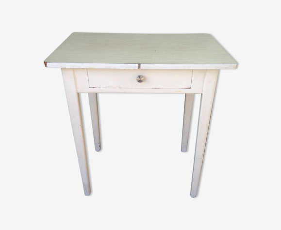 Table vintage plateau en formica piétement peint en blanc d’origine.