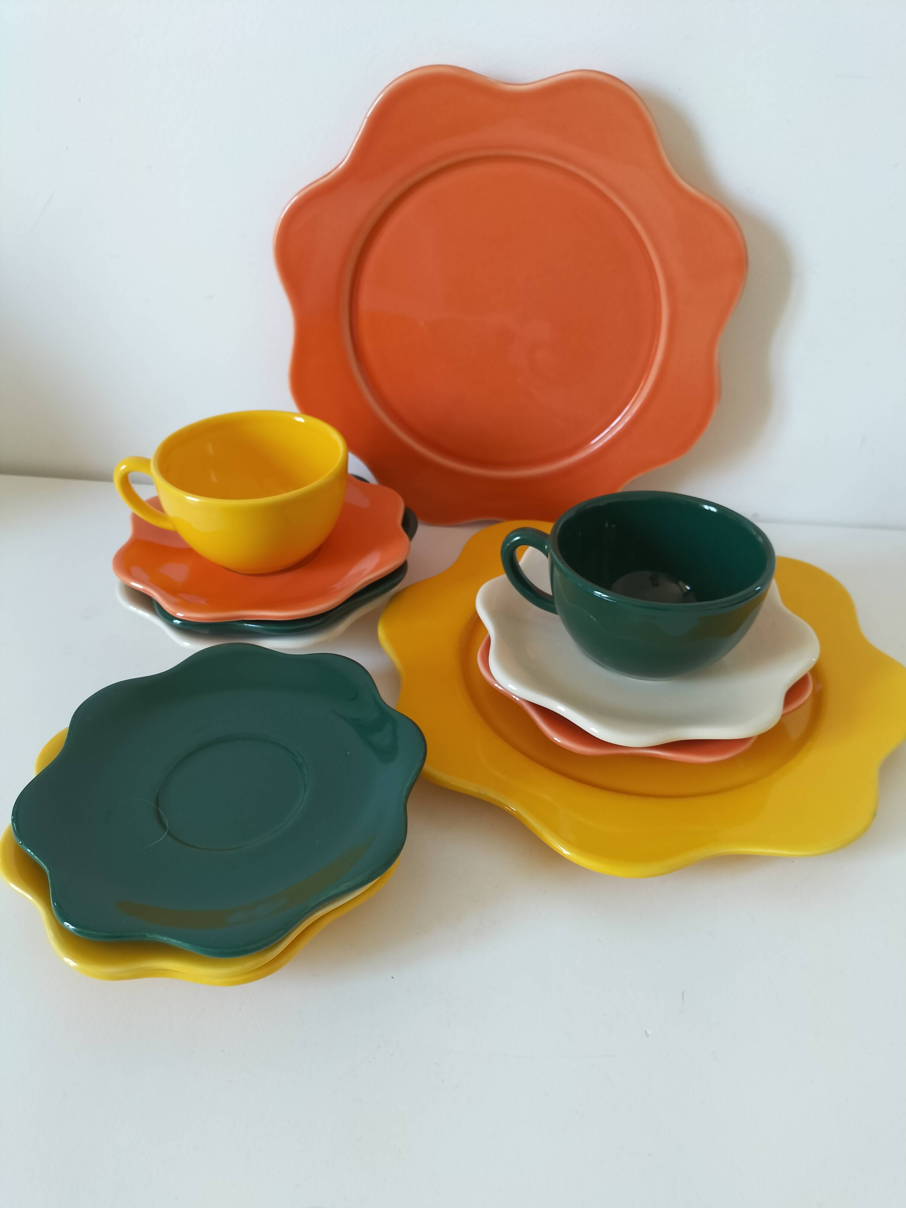 Ensemble de 12 pièces en céramique émaillée forme fleur