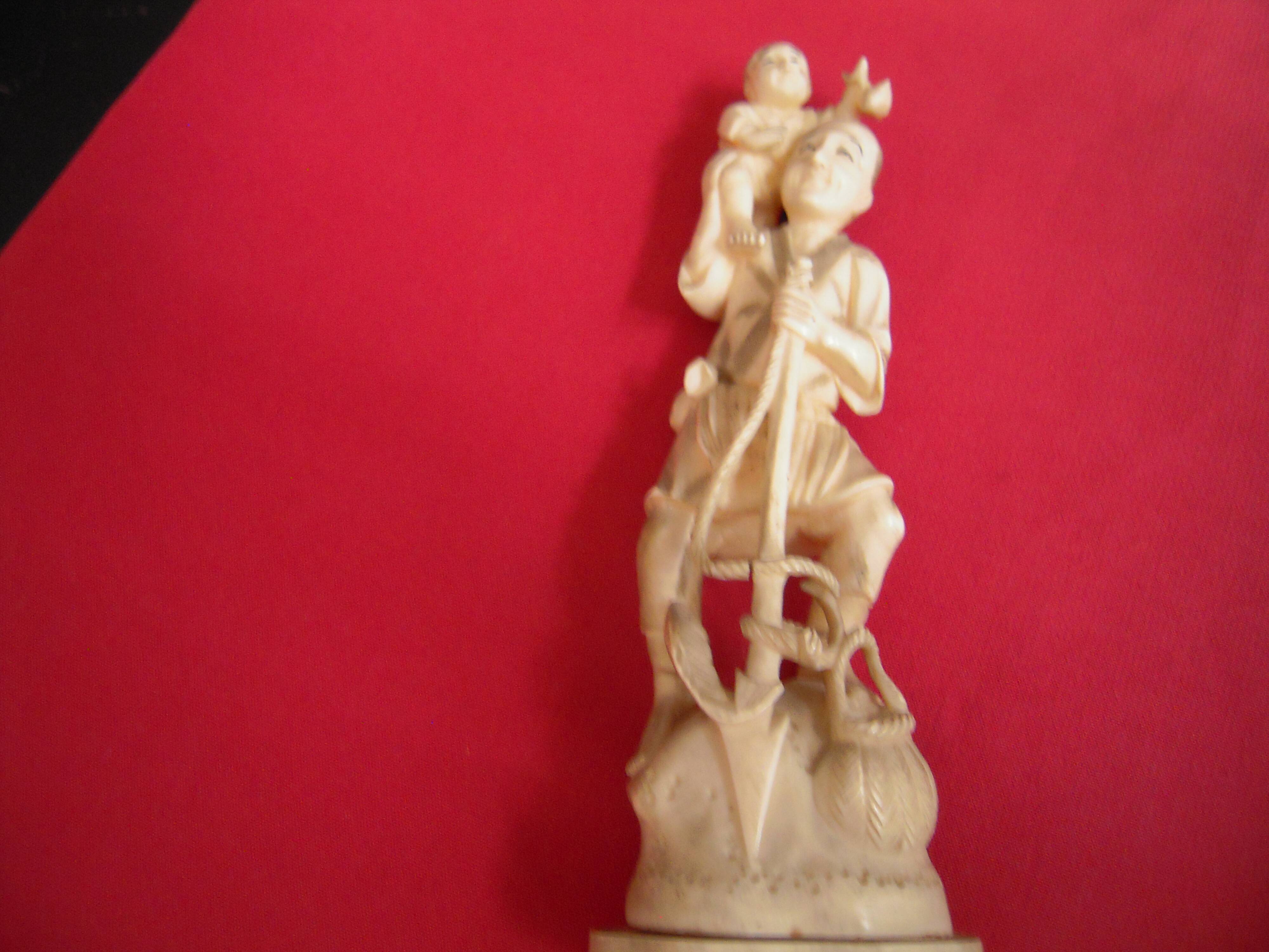 OKIMONO IN CARVED IVORY MEIJI PERIOD (1868 - 1912) FROM JAPAN.