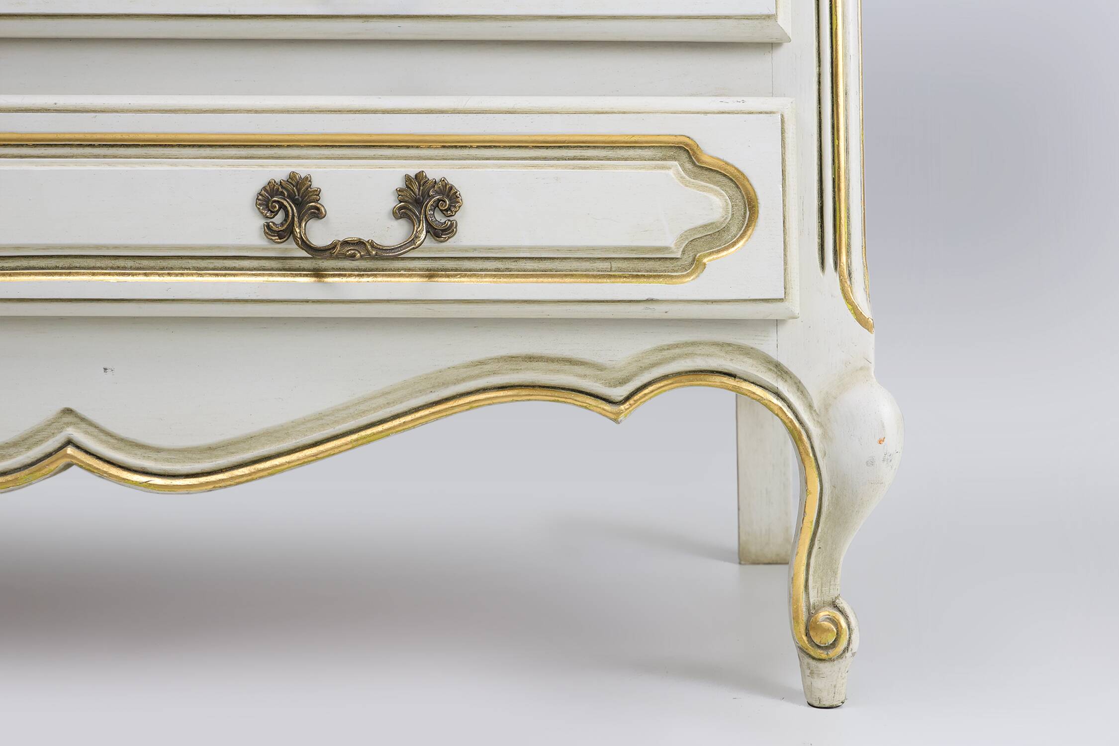 French 20th Century Louis XV chest of drawers