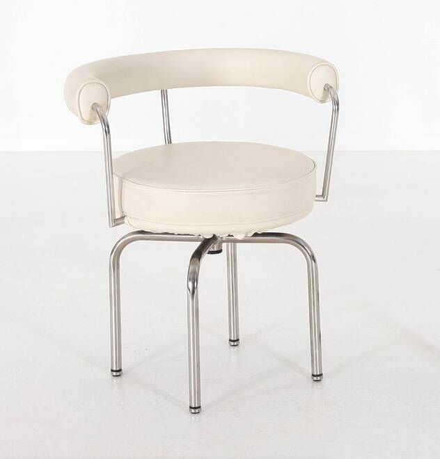 "7" swivel armchair by Le Corbusier, P. Jeanneret, C. Perriand – Cassina