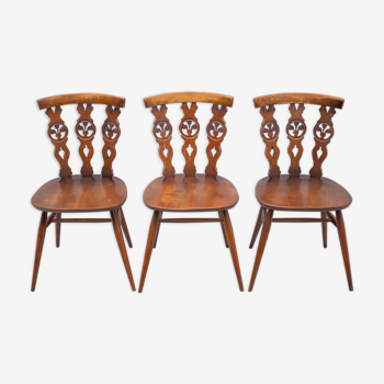 Set of 3 Ercol chairs, windsor colonial chair model 375, designer Lucian Ercolani, living room