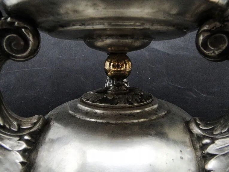I8U Art Deco Cake Stand on Columns