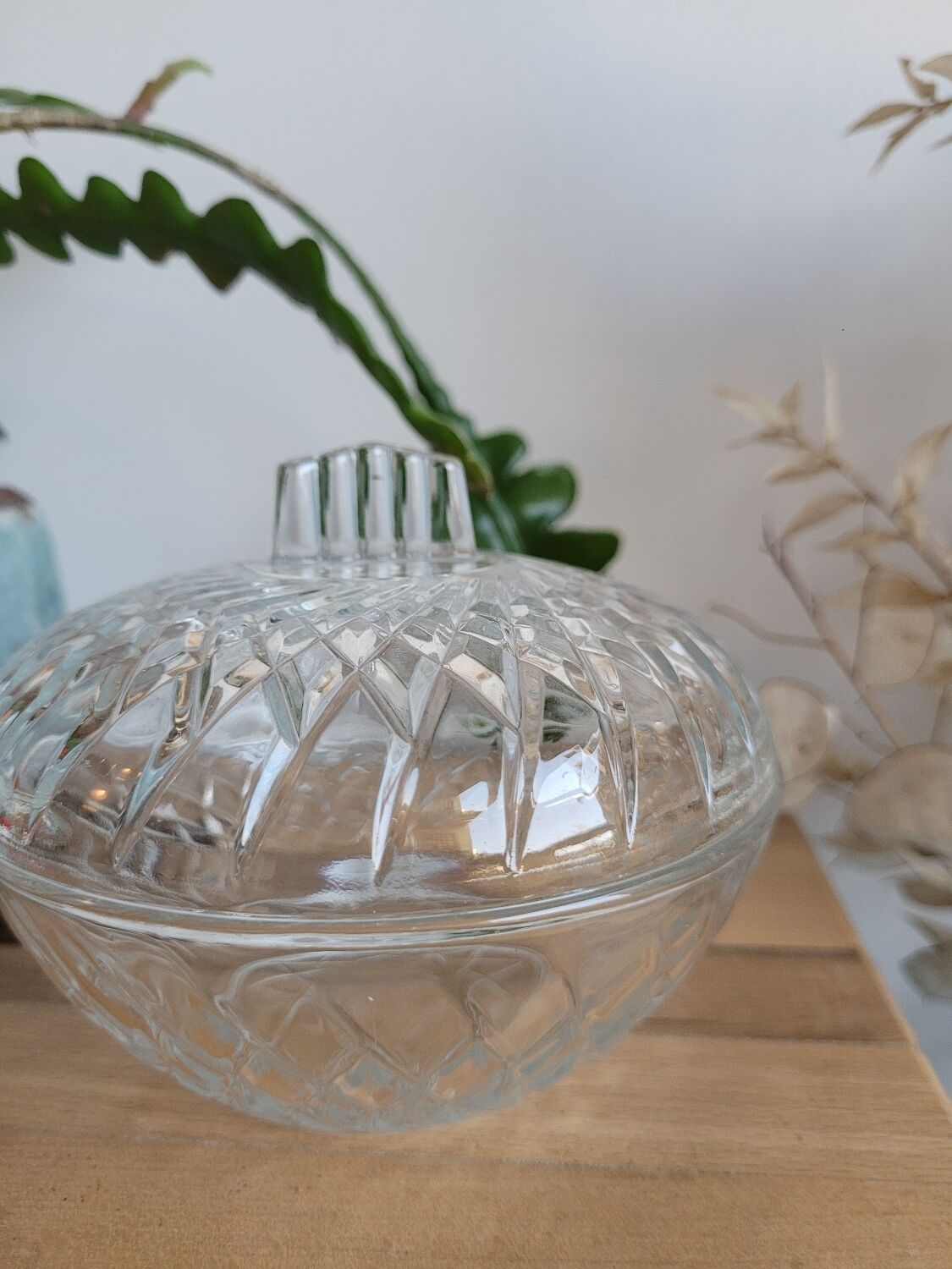 Art Deco glass bonbonnière / sugar bowl
