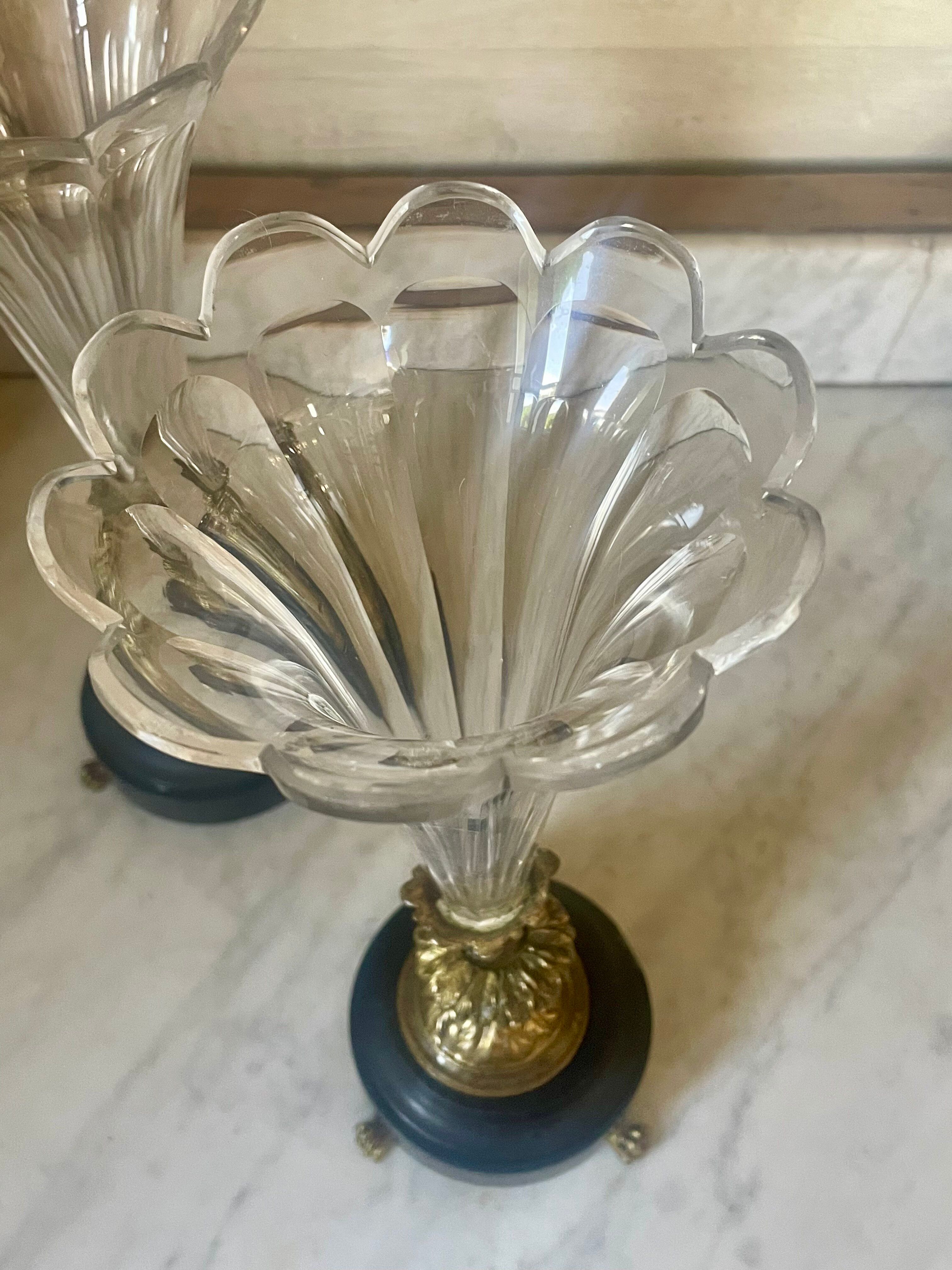 Paire de vases cornets cristal, onyx et bronze
