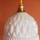 Paire de suspensions en verre blanc vintage