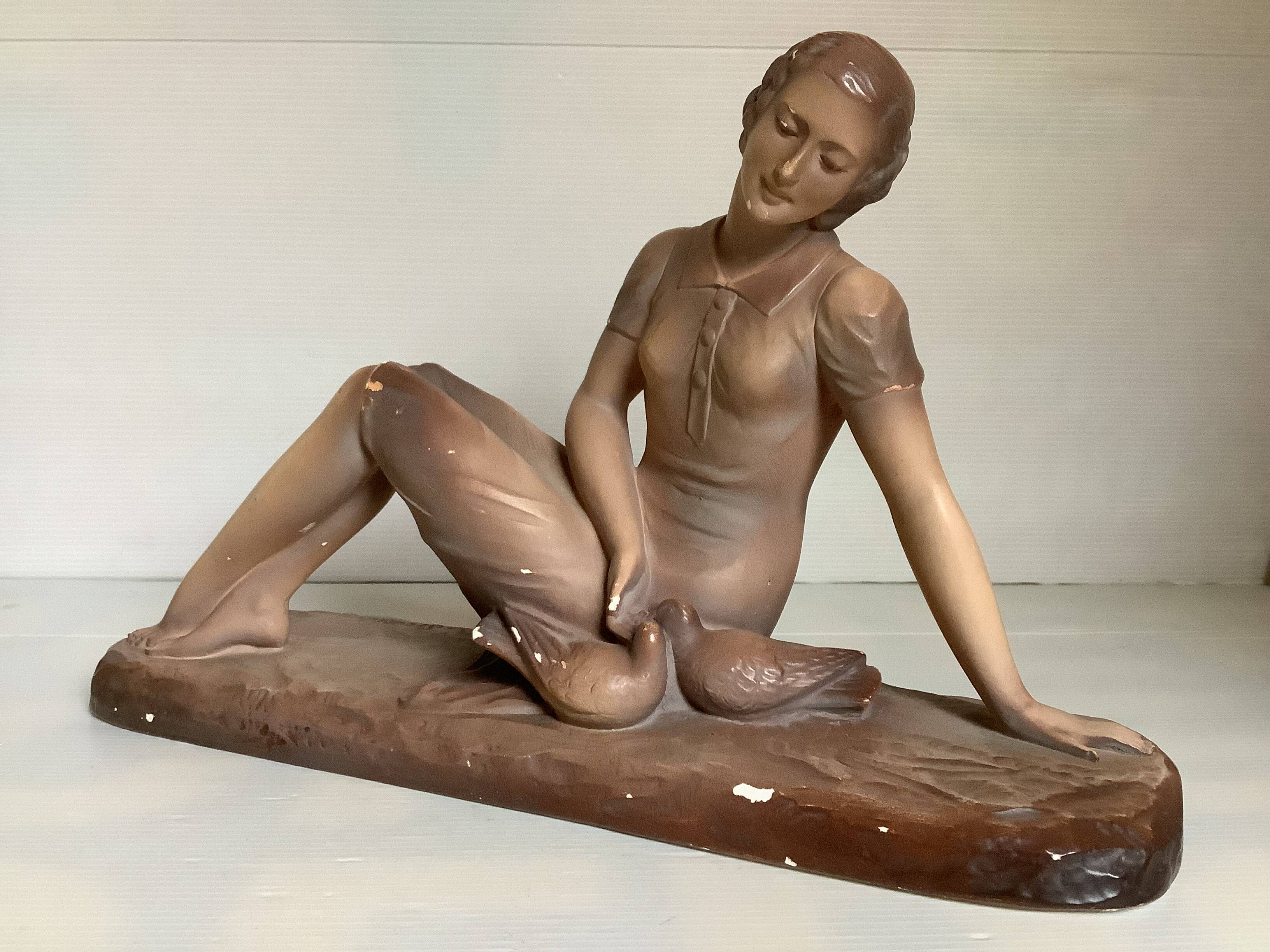 Art Deco statue of the woman with birds