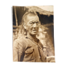 Photo en noir et blanc portrait d'homme tribal Asiatique 1900