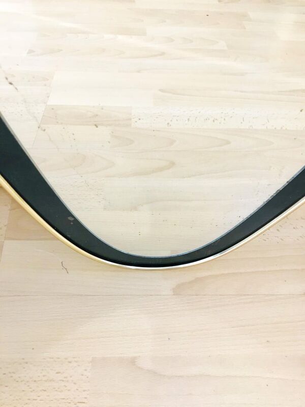 Miroir mural asymétrique italien encadré de laiton années 1960 Italie