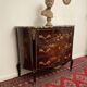 Commode galbée