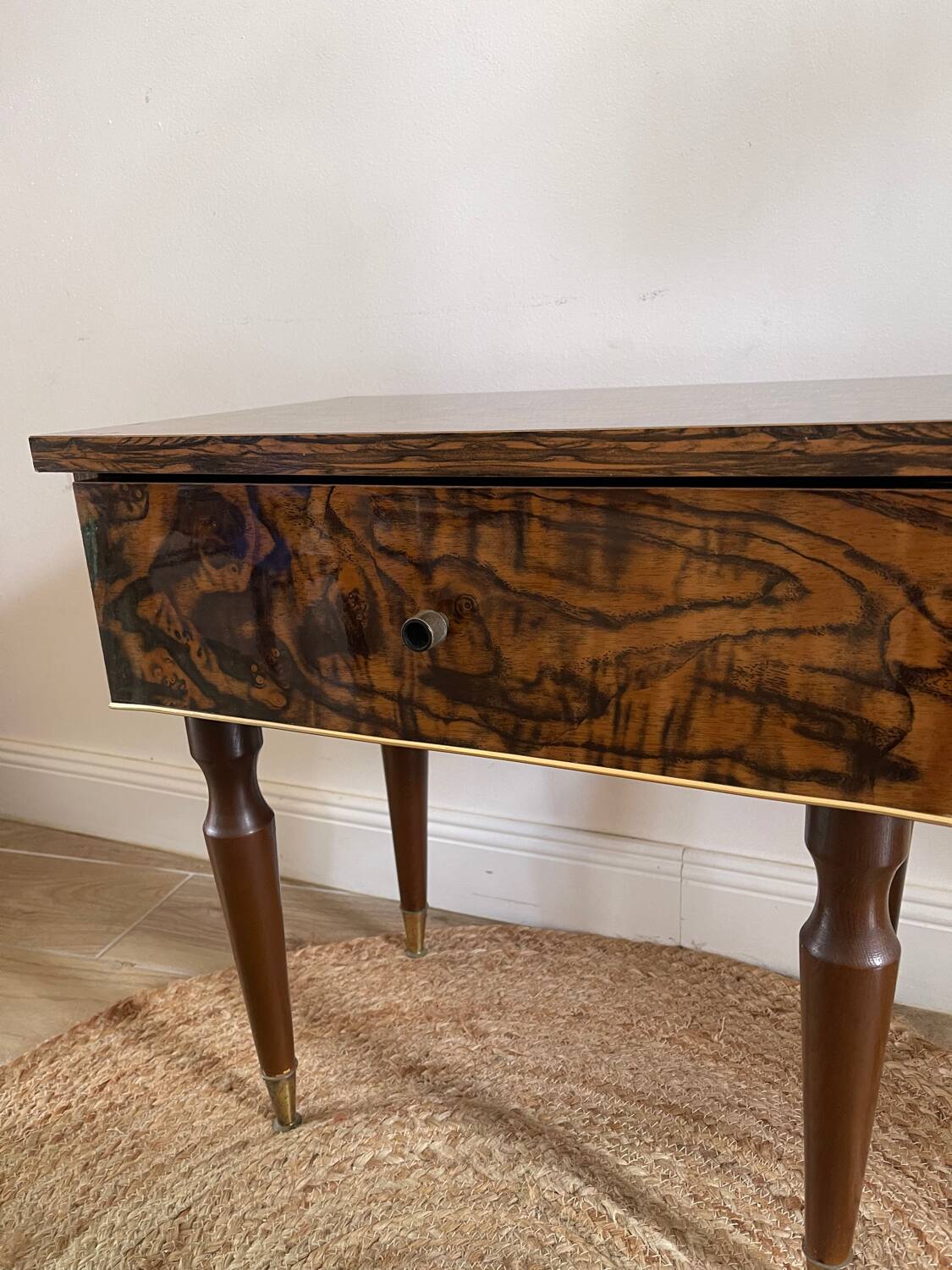 Table de chevet laquée