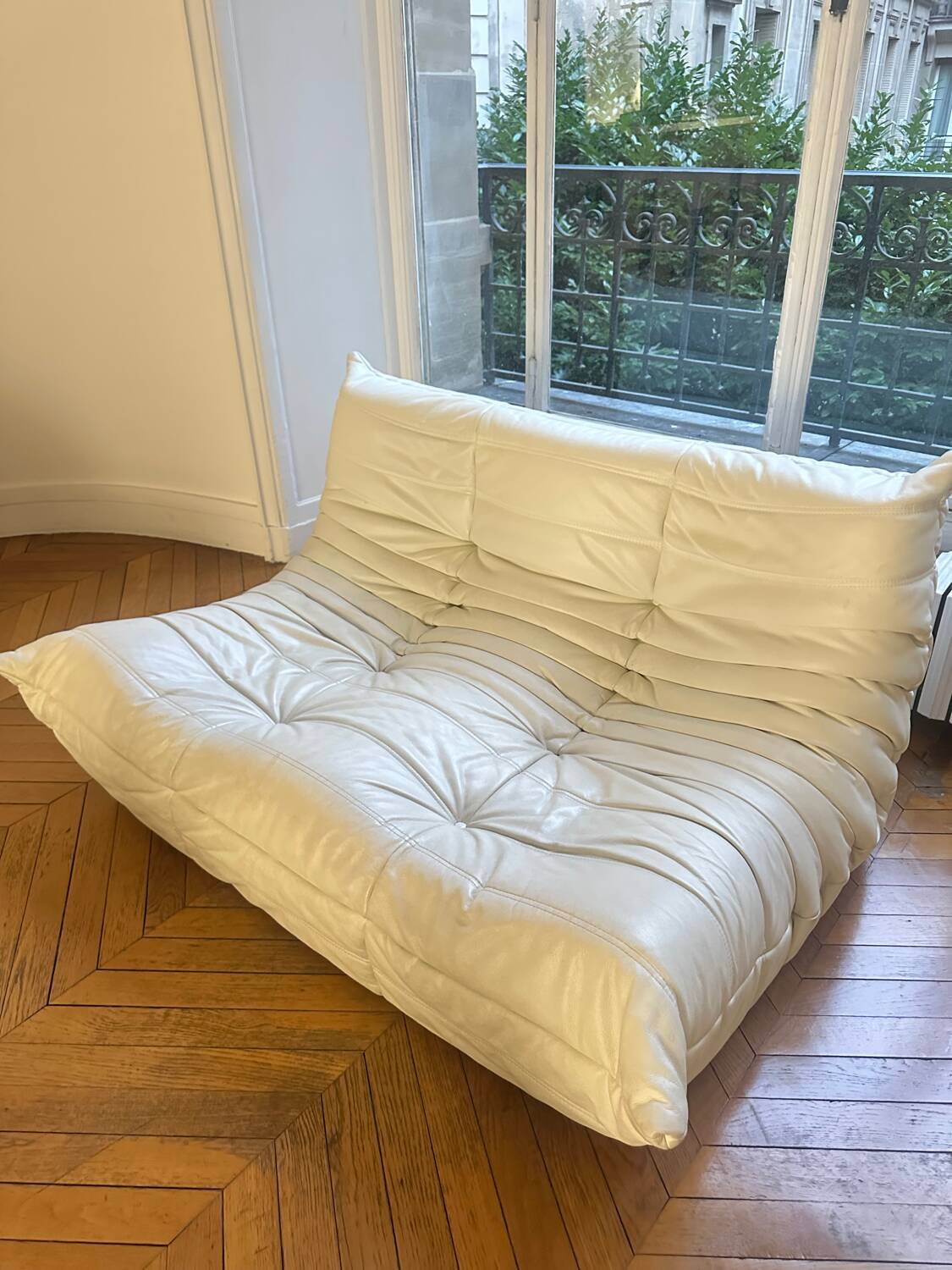 Canapé 2 places Togo blanc cuir vintage