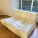 Canapé 2 places Togo blanc cuir vintage