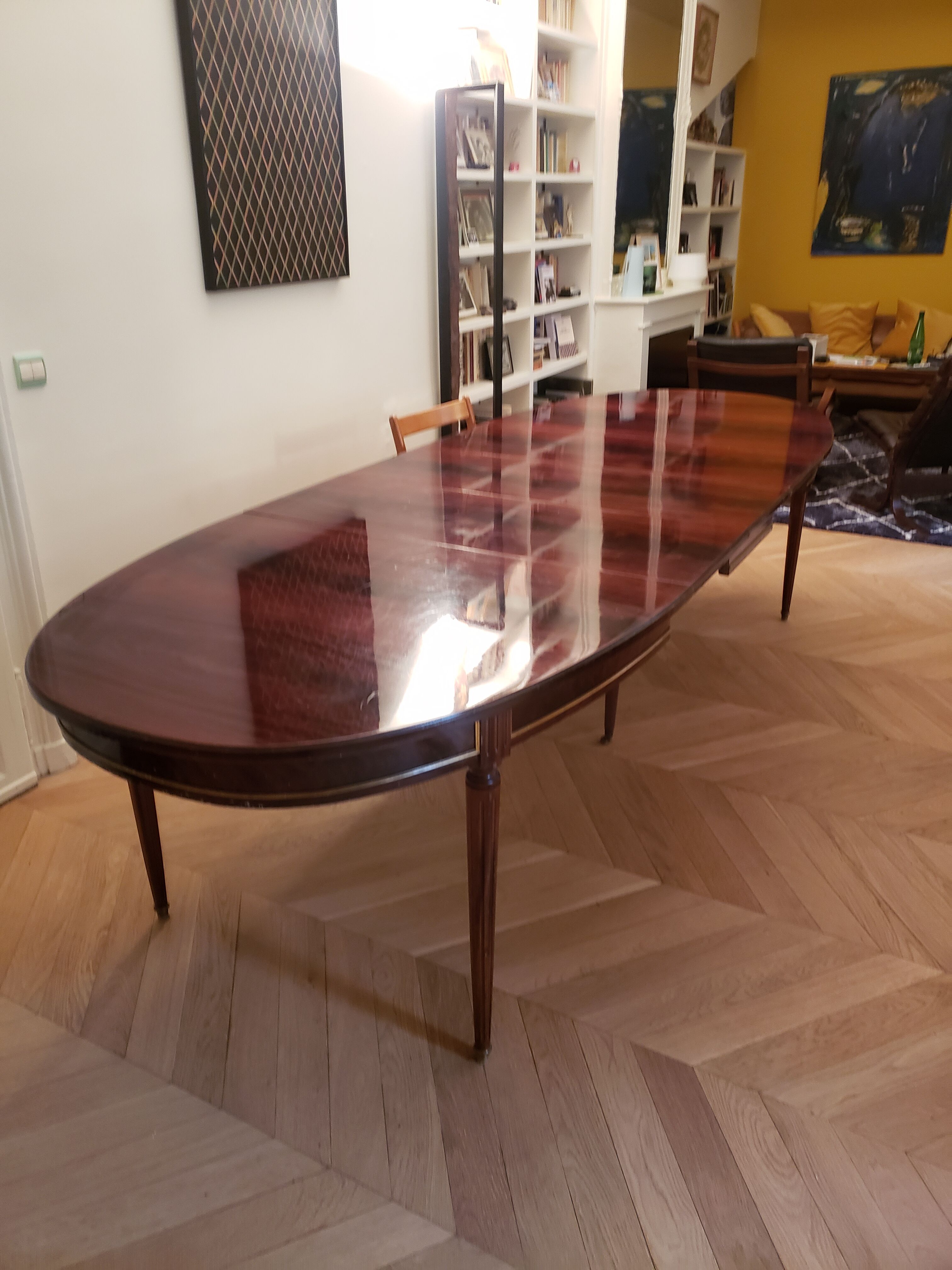 Louis XVI oval table in mahogany, 2 extensions