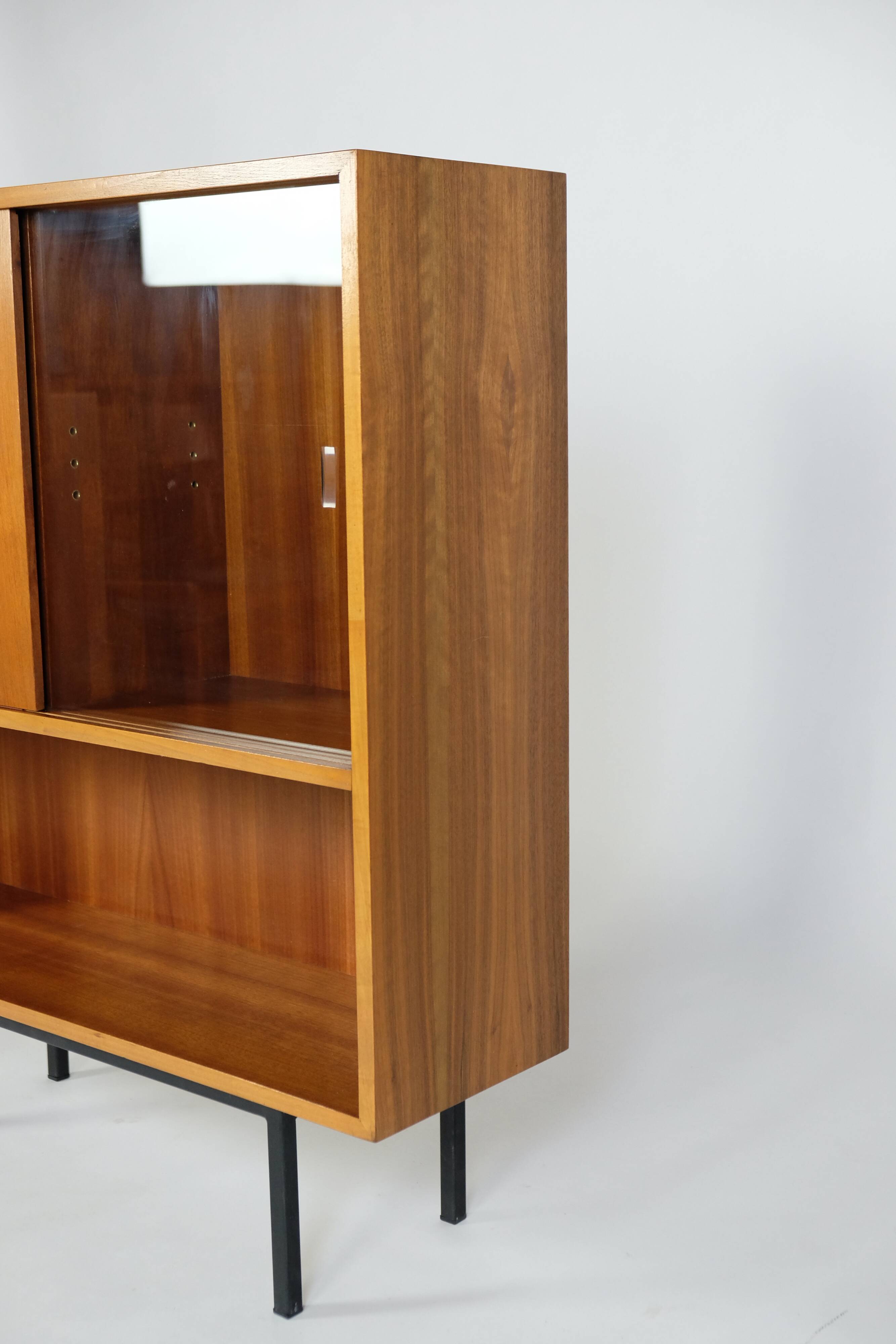 Vintage Nussbaum Vitrinenschrank Highboard Md-Century 1960er