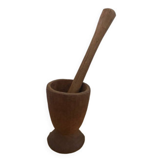 Imposant pilon et son mortier en bois massif