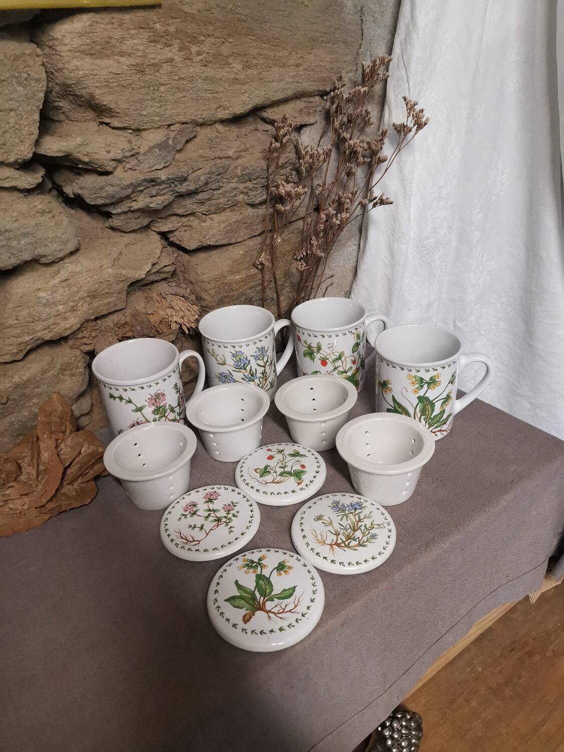 New ceramic “Medicinal Plants” tea pots