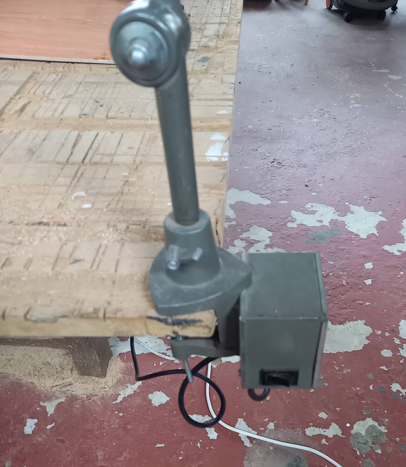Lampe atelier bertoni