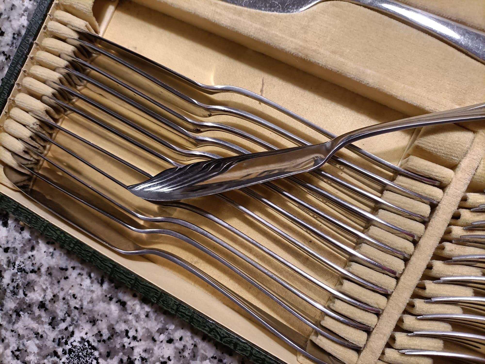 Ménagère de couverts à poisson en inox Art Déco
