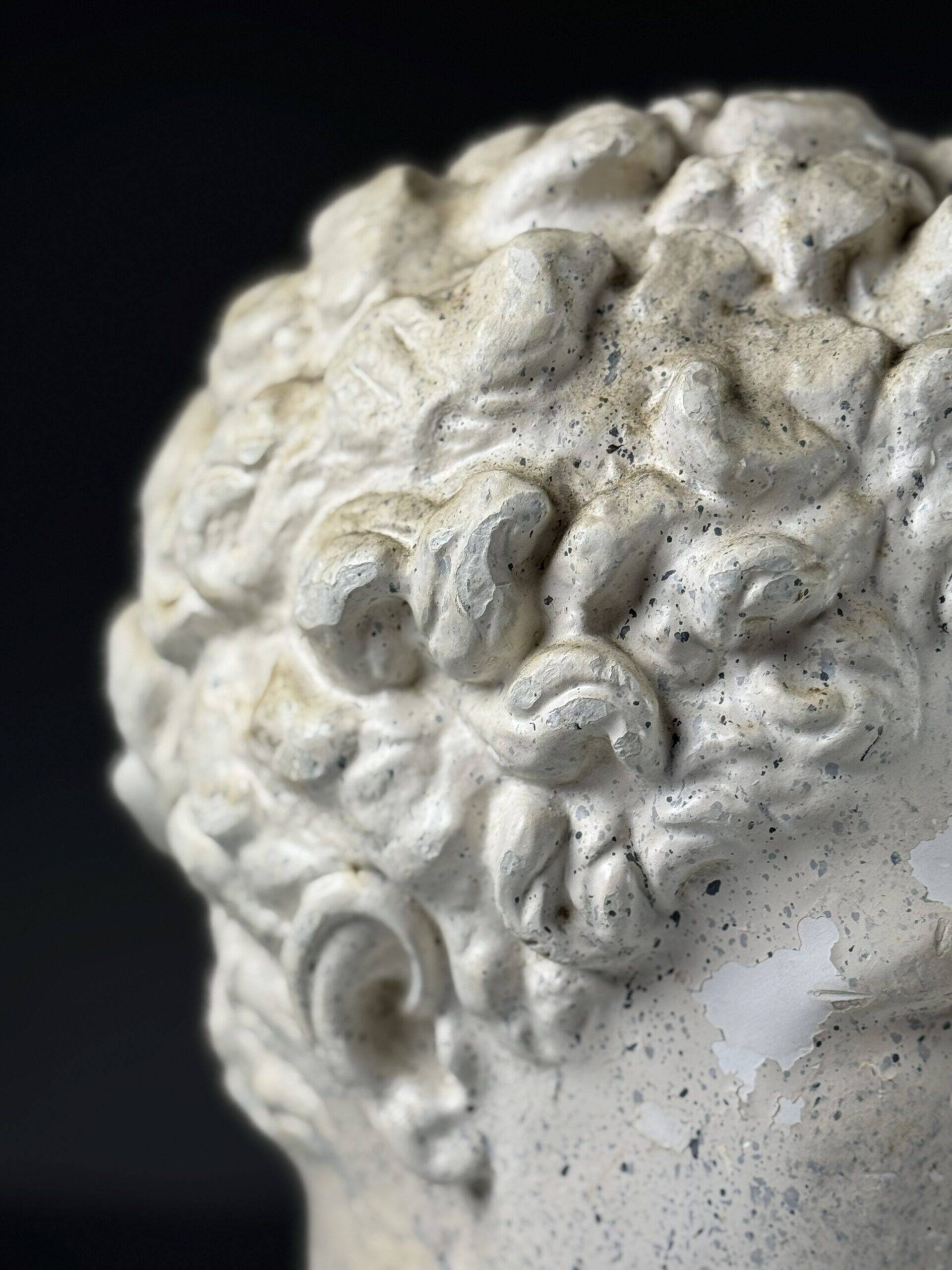 Sculpture de tête d'Hermès en plâtre