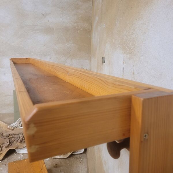 Vestiaire banc d'école maternelle