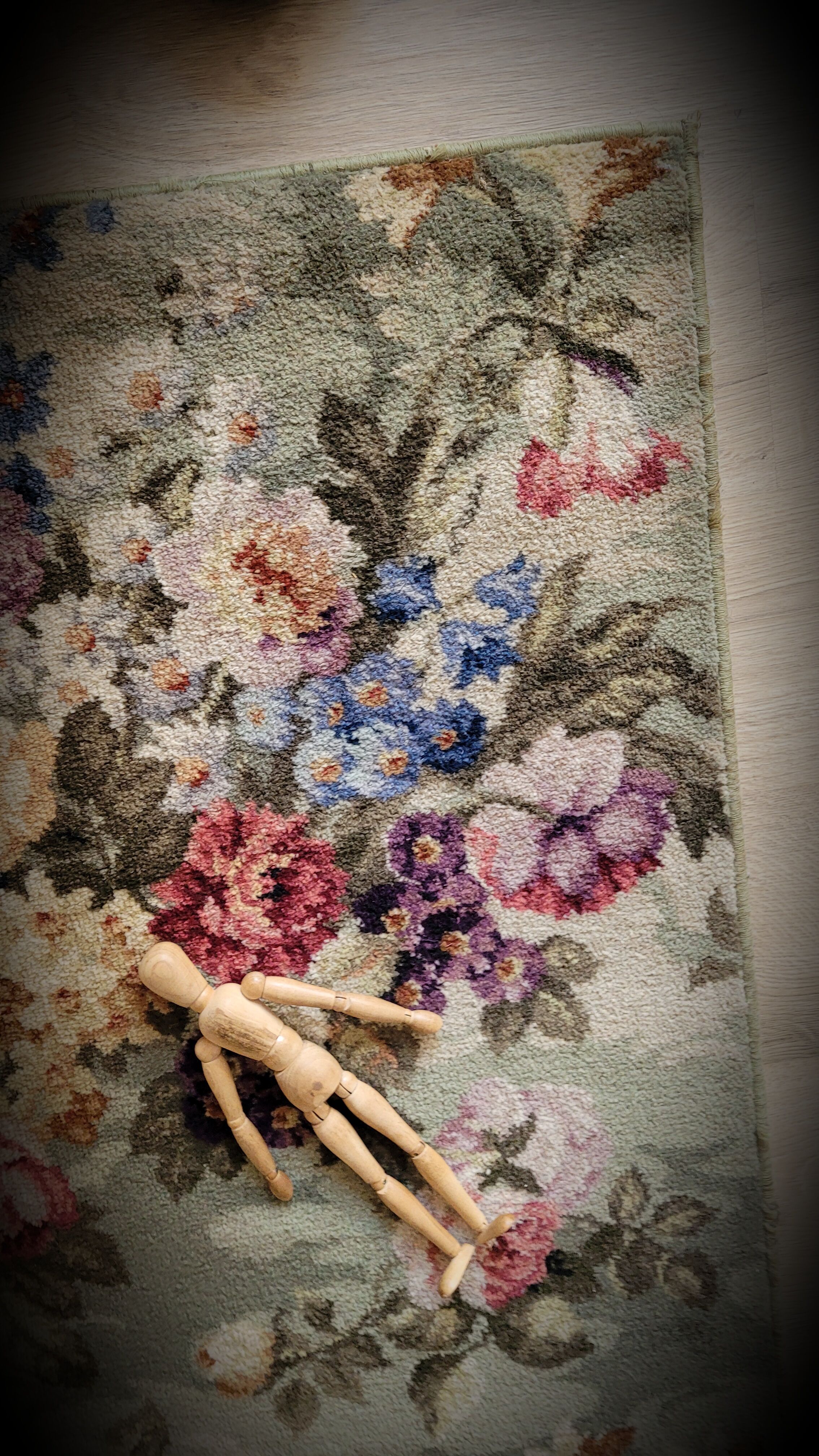 English carpet Axminster 69x118cm