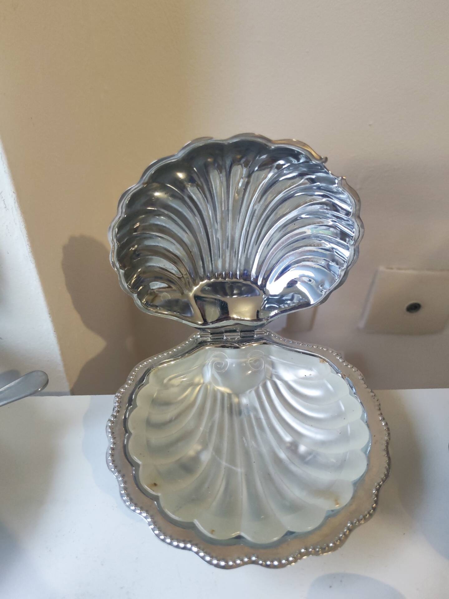 5 scallop butter dishes