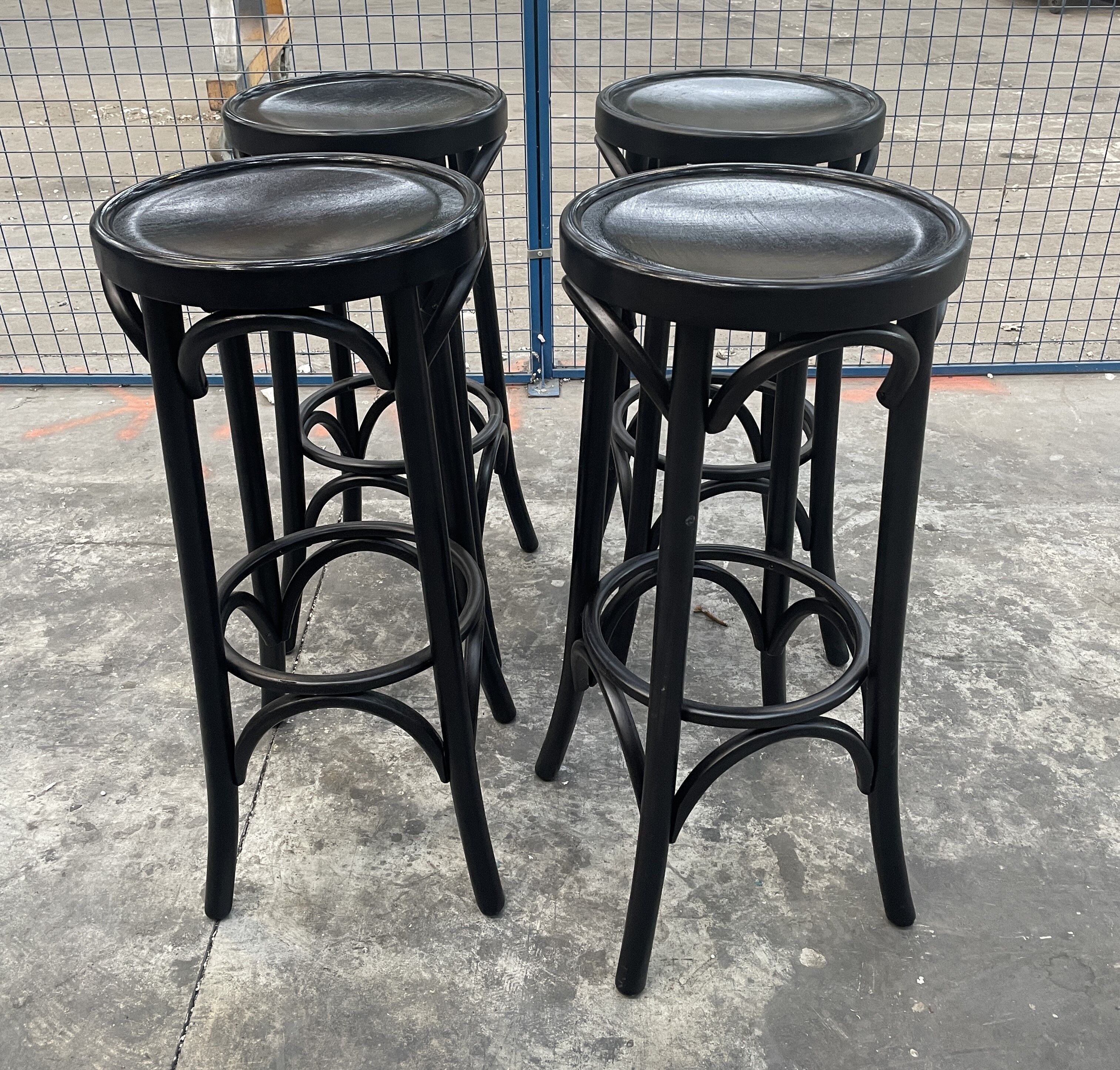 Lot de 4 tabourets de bar vintage en bois noir
