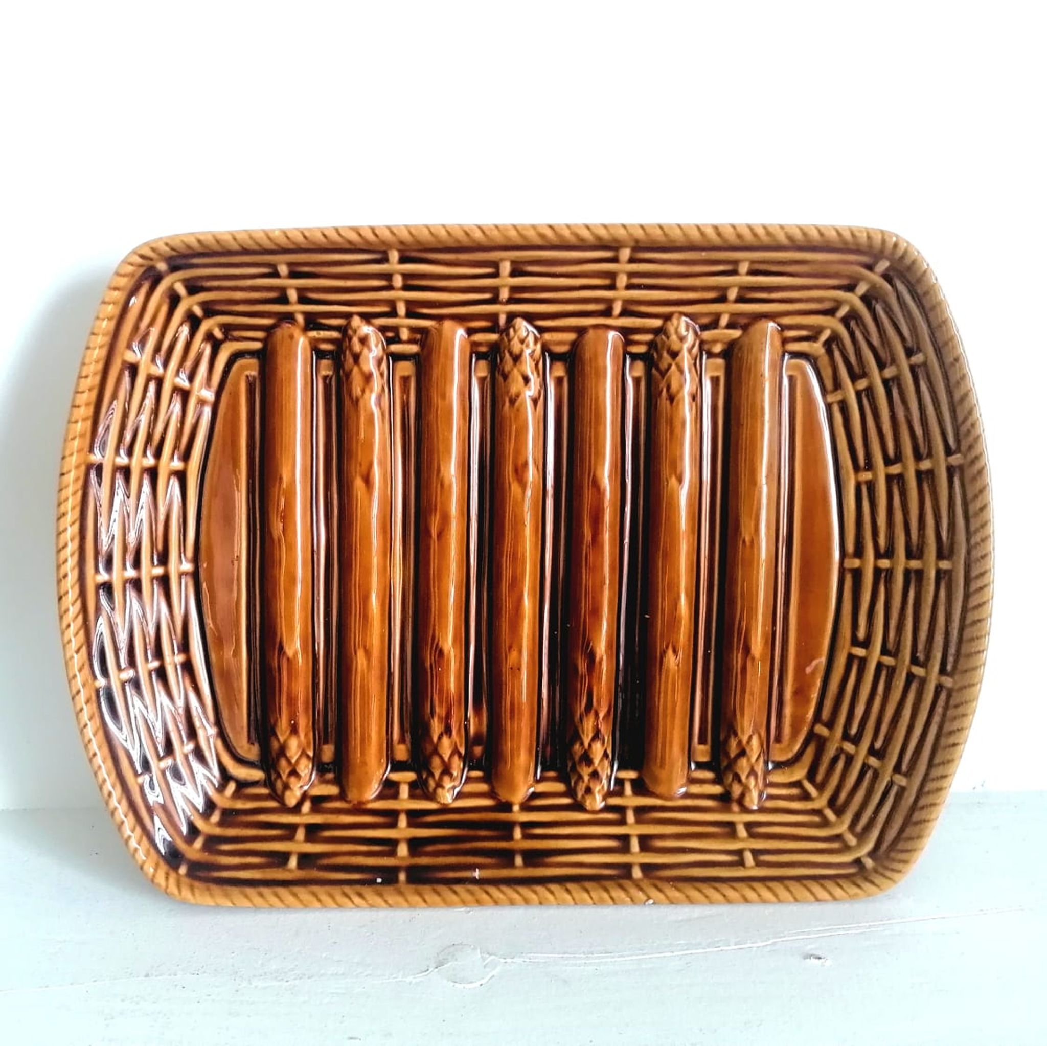 Plat à asperges barbotine Sarreguemines , 1960