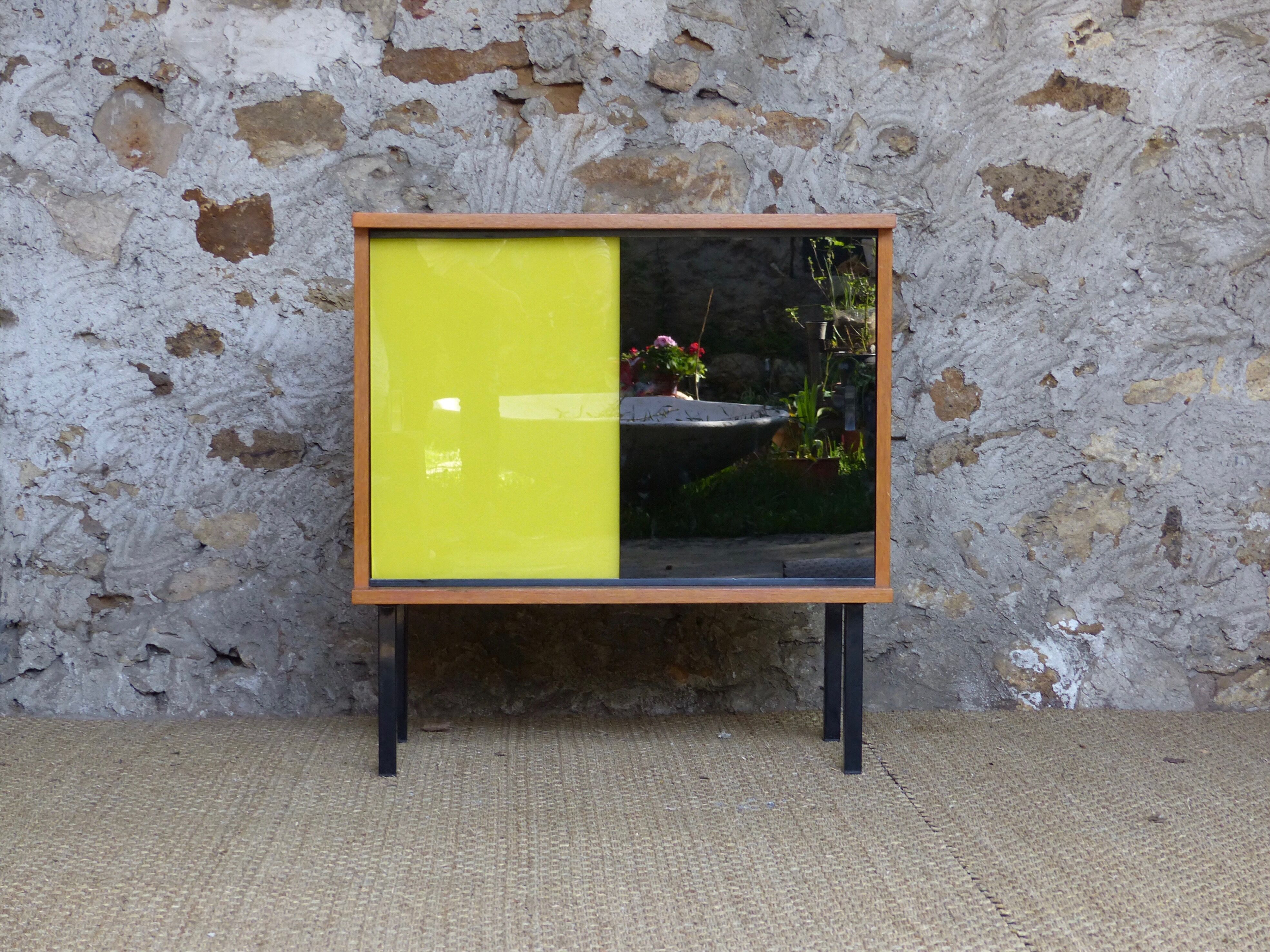 Buffet vintage yellow and black