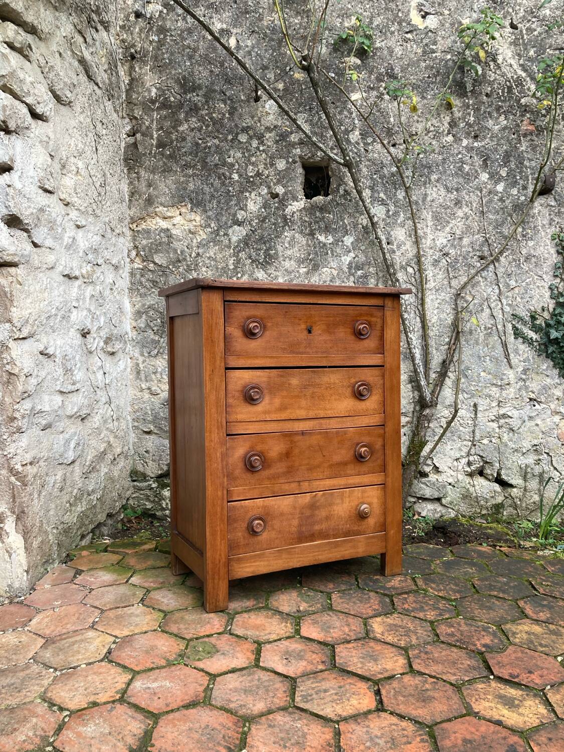 Antique chest of drawers