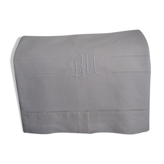 Drap ancien métis blanc brodé