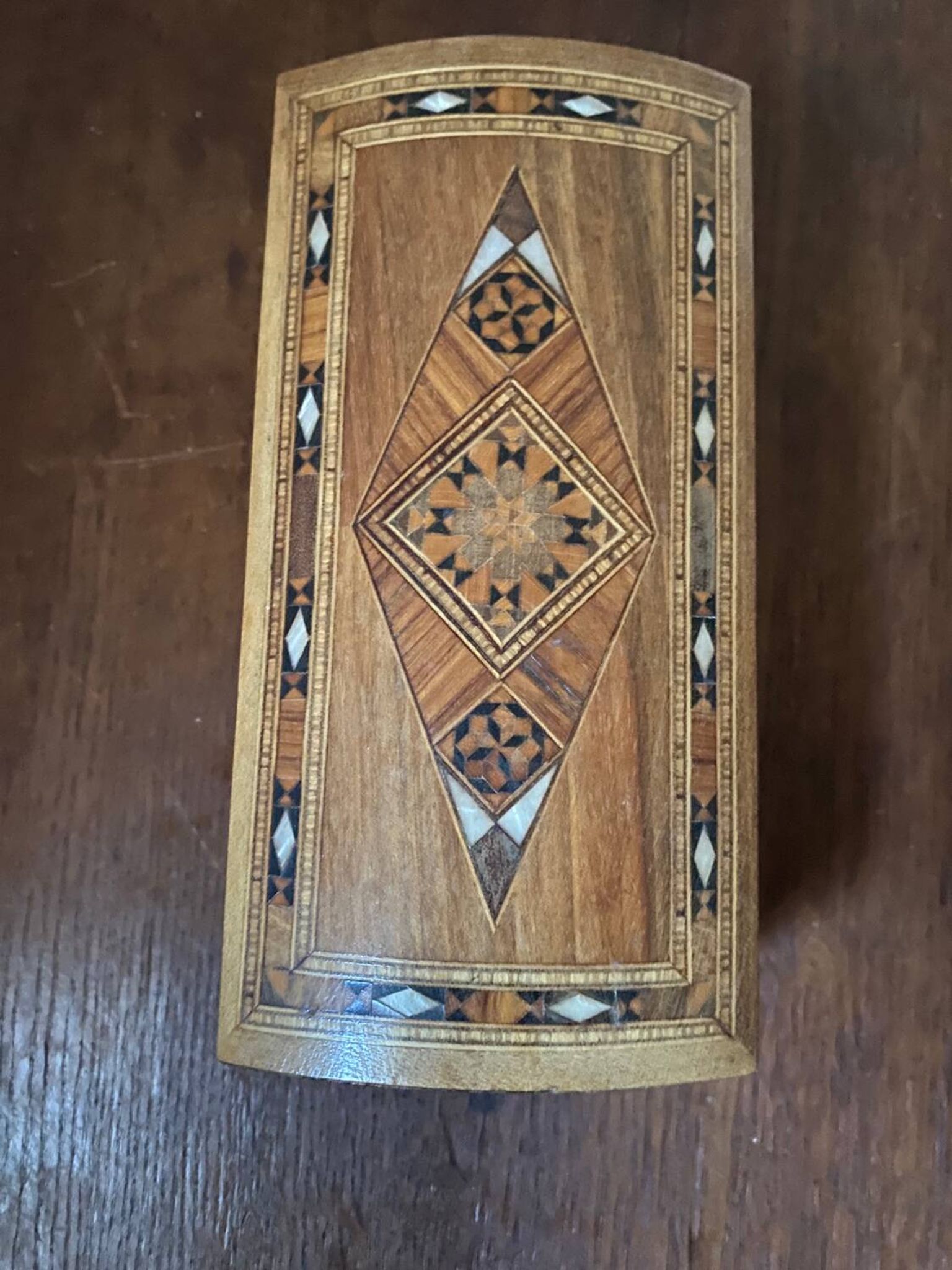 Boîte syrienne en marqueterie et nacre.