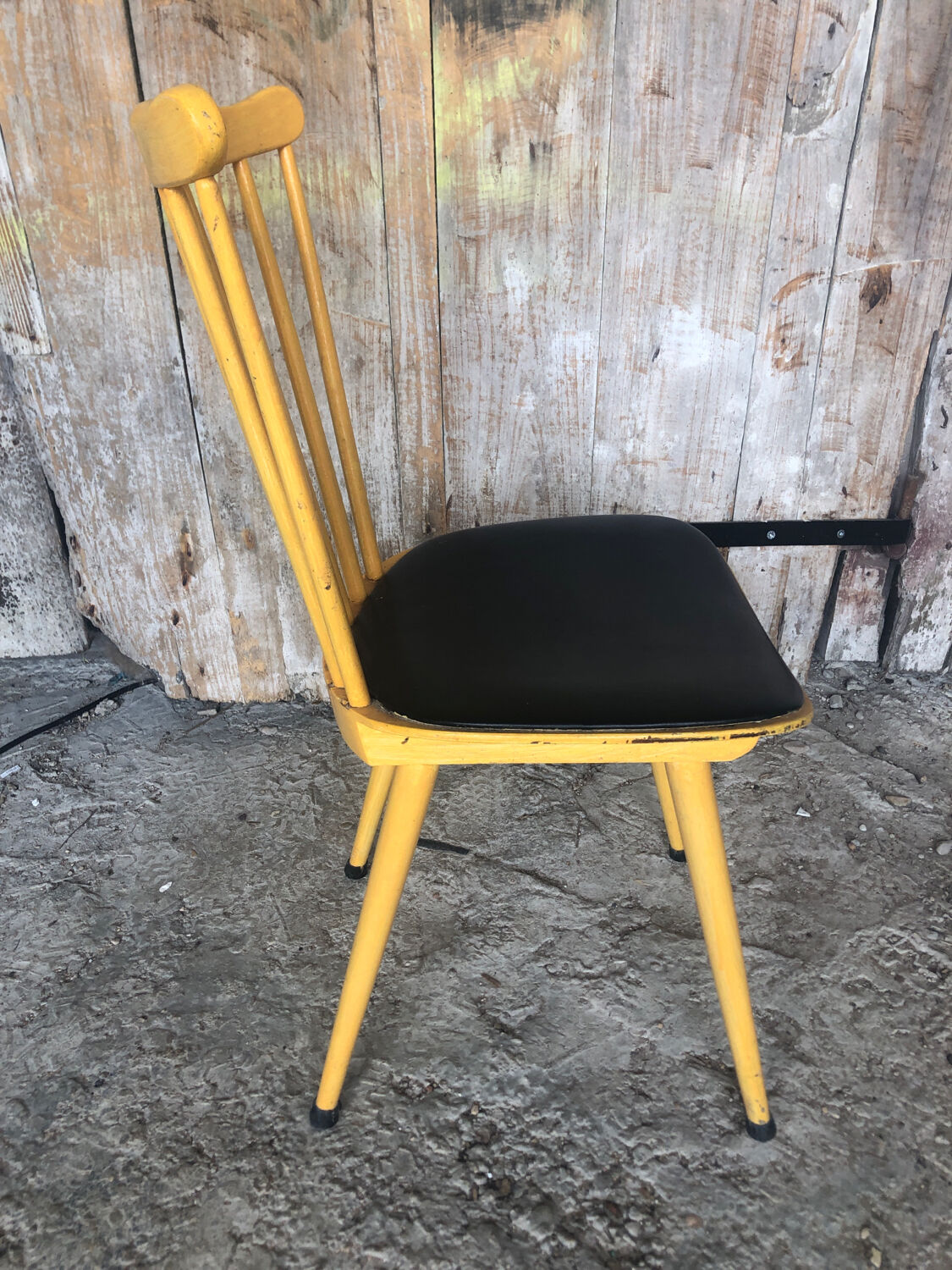 Baumann western style chair in yellow wood + vintage black skai seat