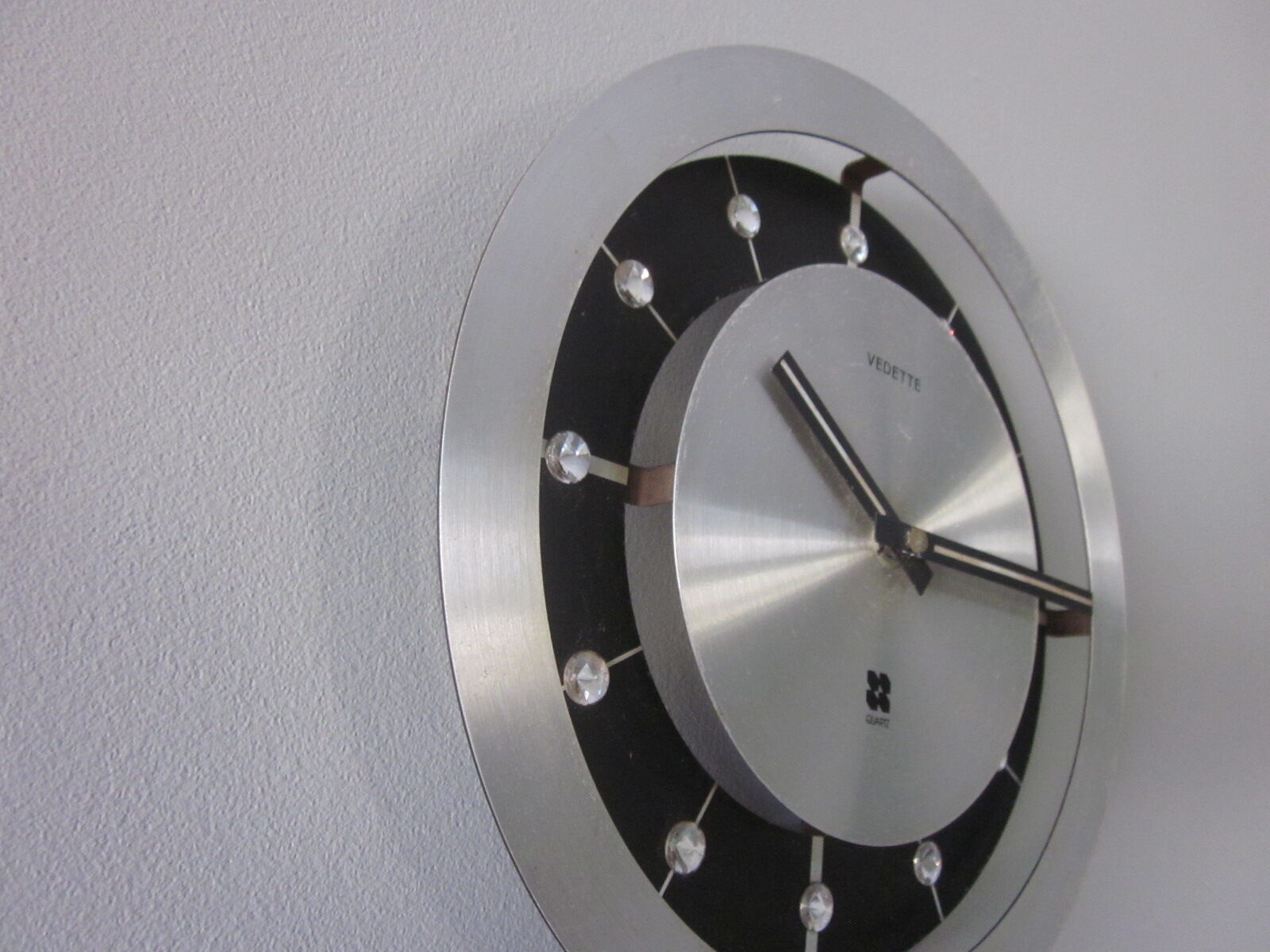 Wall clock 70