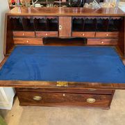 Bureau scriban anglais xixeme acajou avec tiroirs ferrures bronze boutons en os