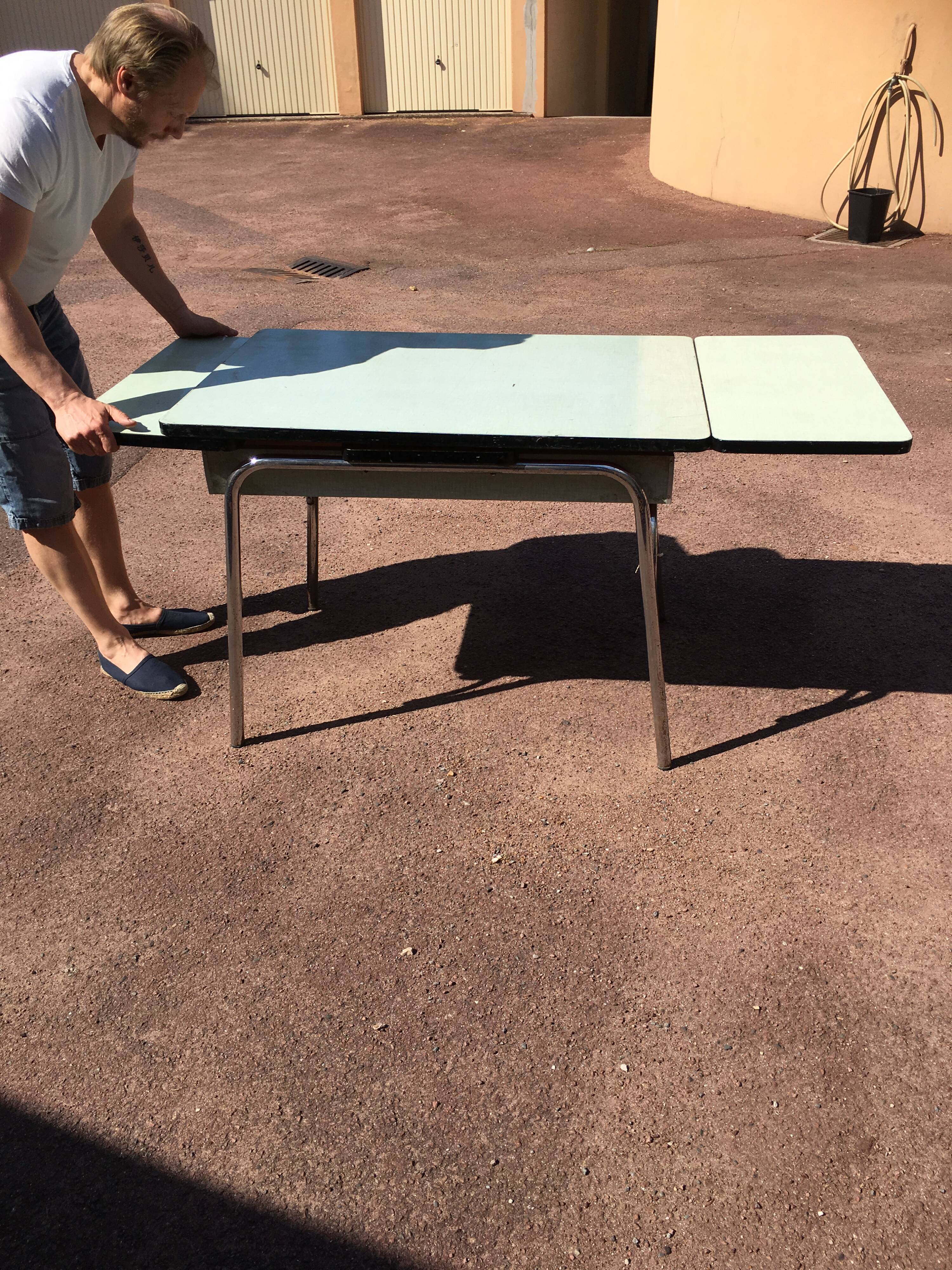 Vintage extendable  formica table