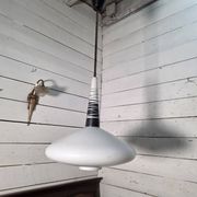 Suspension scandinave en opaline des années 60