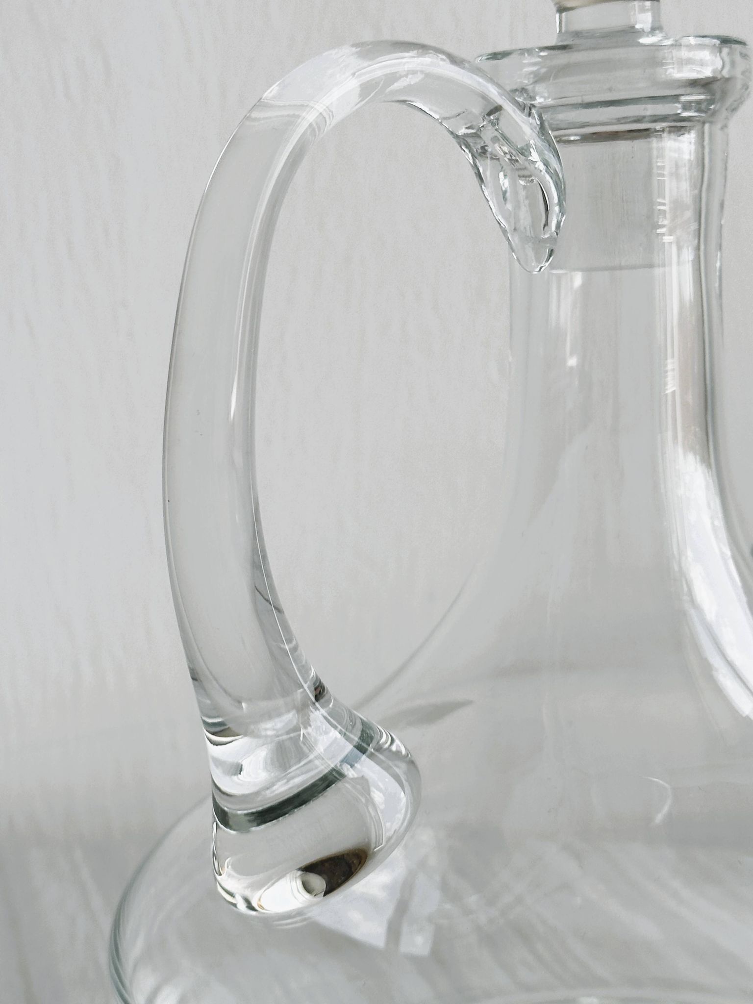 Carafe ancienne en verre soufflé à la bouche
