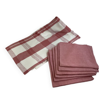 Tablecloth & 6 Vintage Linen Towels