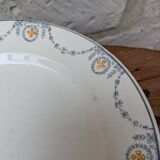 Ancienne assiette sur piédouche plat de service Longwy modèle Moselle