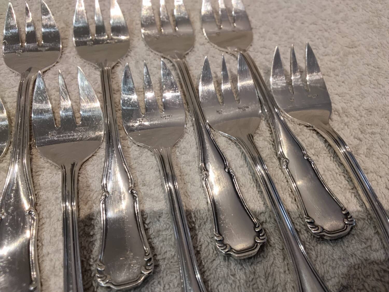 12 silver-plated oyster forks by silversmith Ercuis Valencay