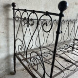 Evolutionary baby cot