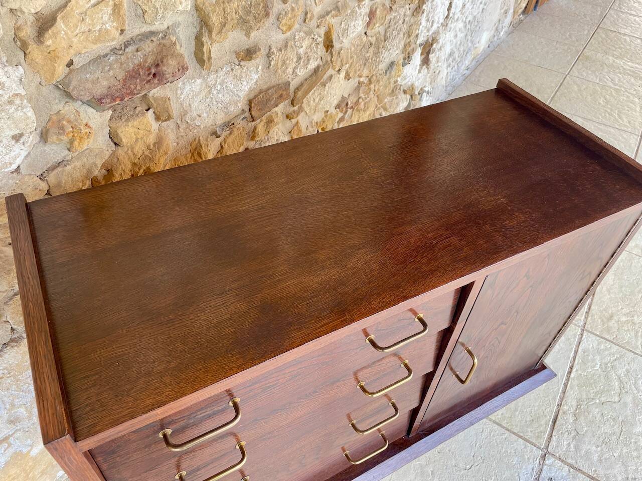 Large vintage chest of drawers with four drawers and one door in oak, circa 1960s
