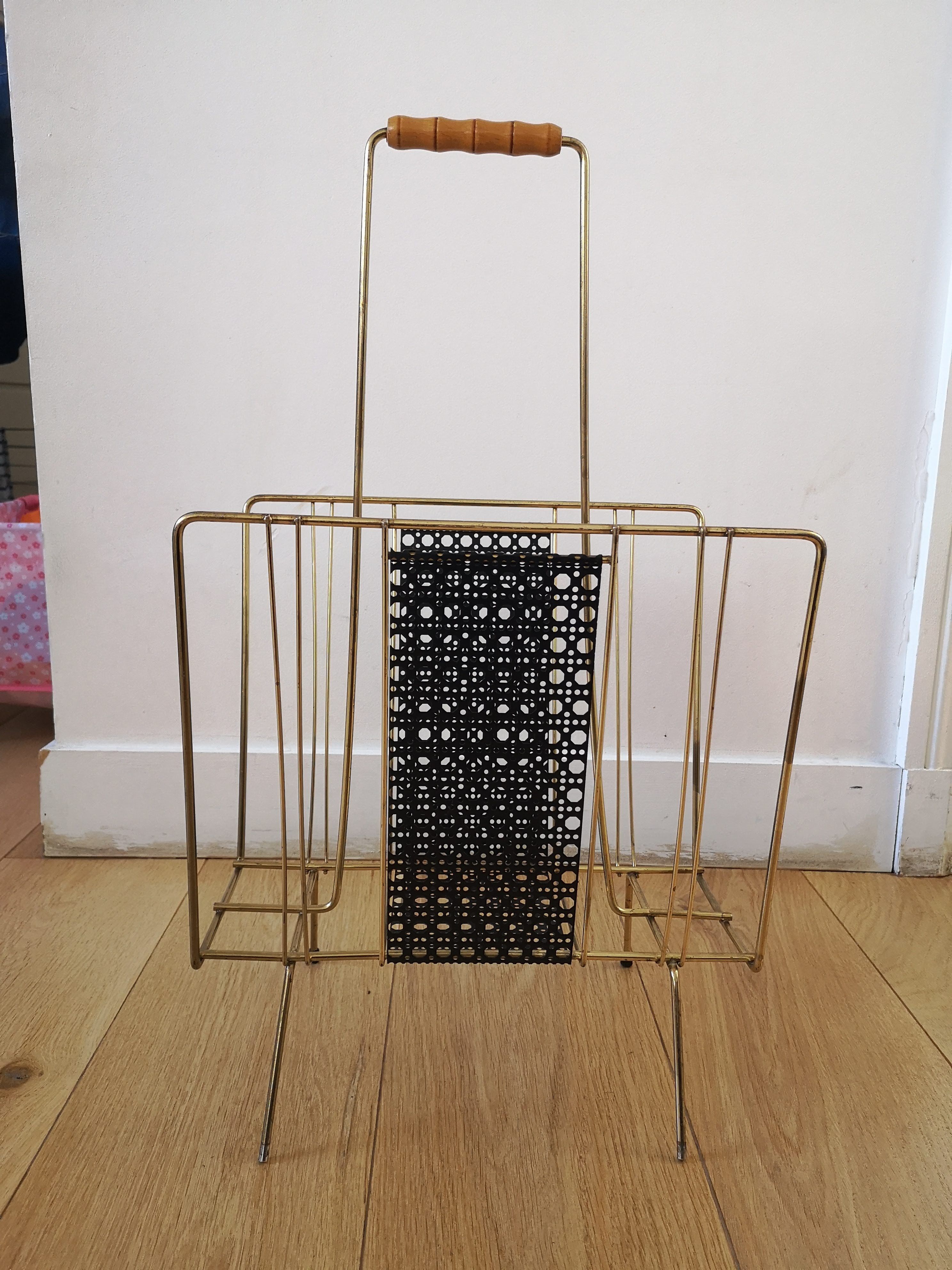 Magazine holder vintage brass structure metallic canage