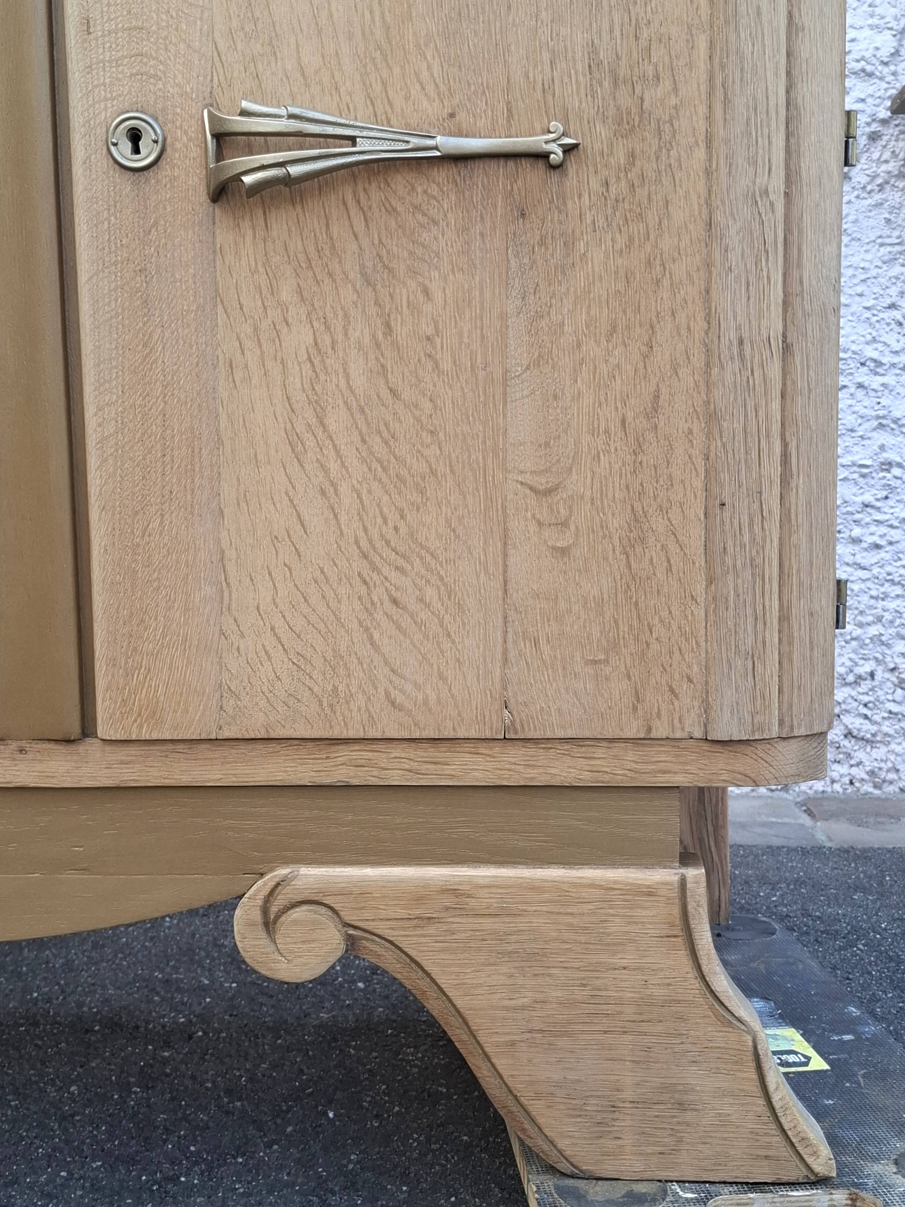 Art deco buffet in solid oak and ochre.