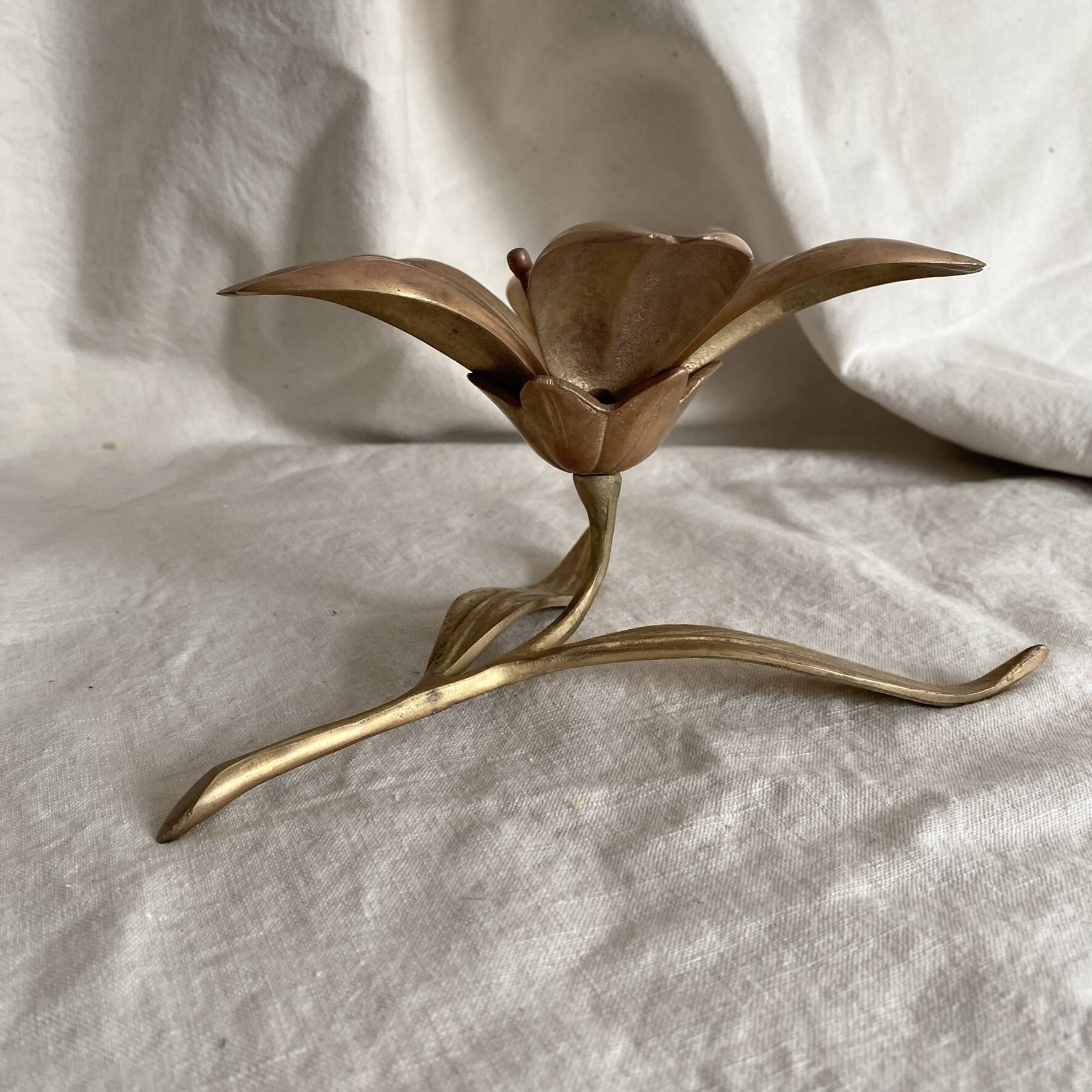 Brass flower, ashtray petals from the 60s-70s.