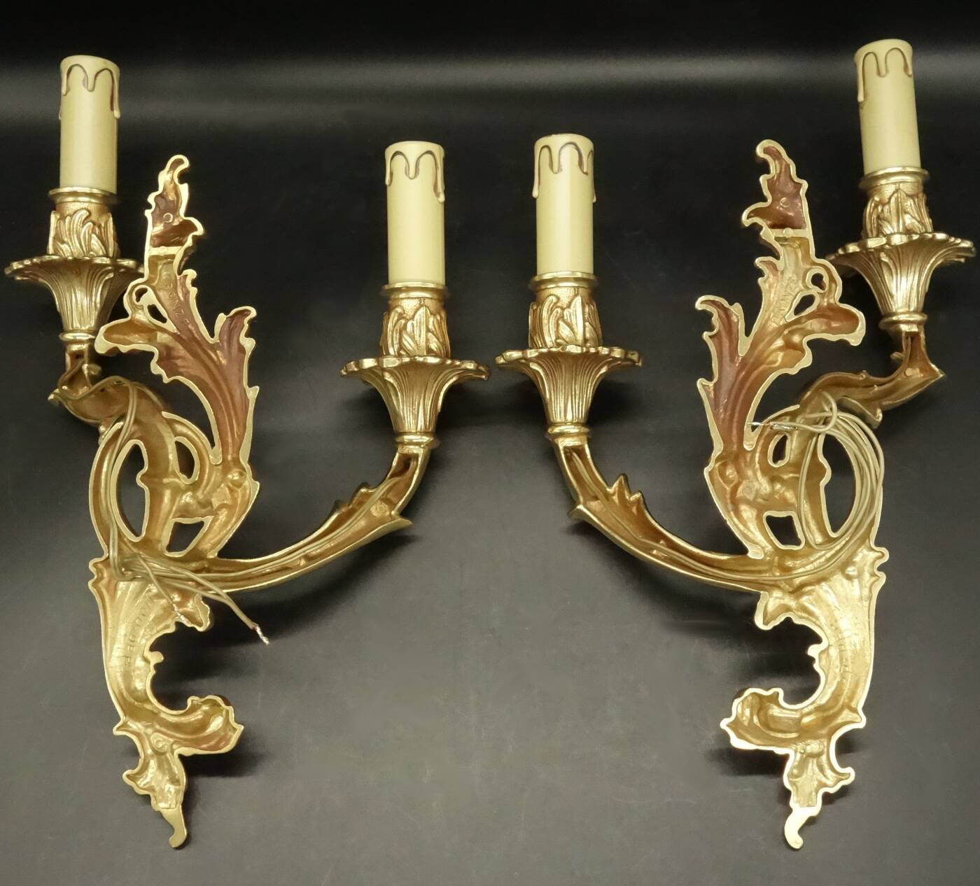 Large pair of Rocaille / Rococo / Baroque style wall lights - gilded bronze