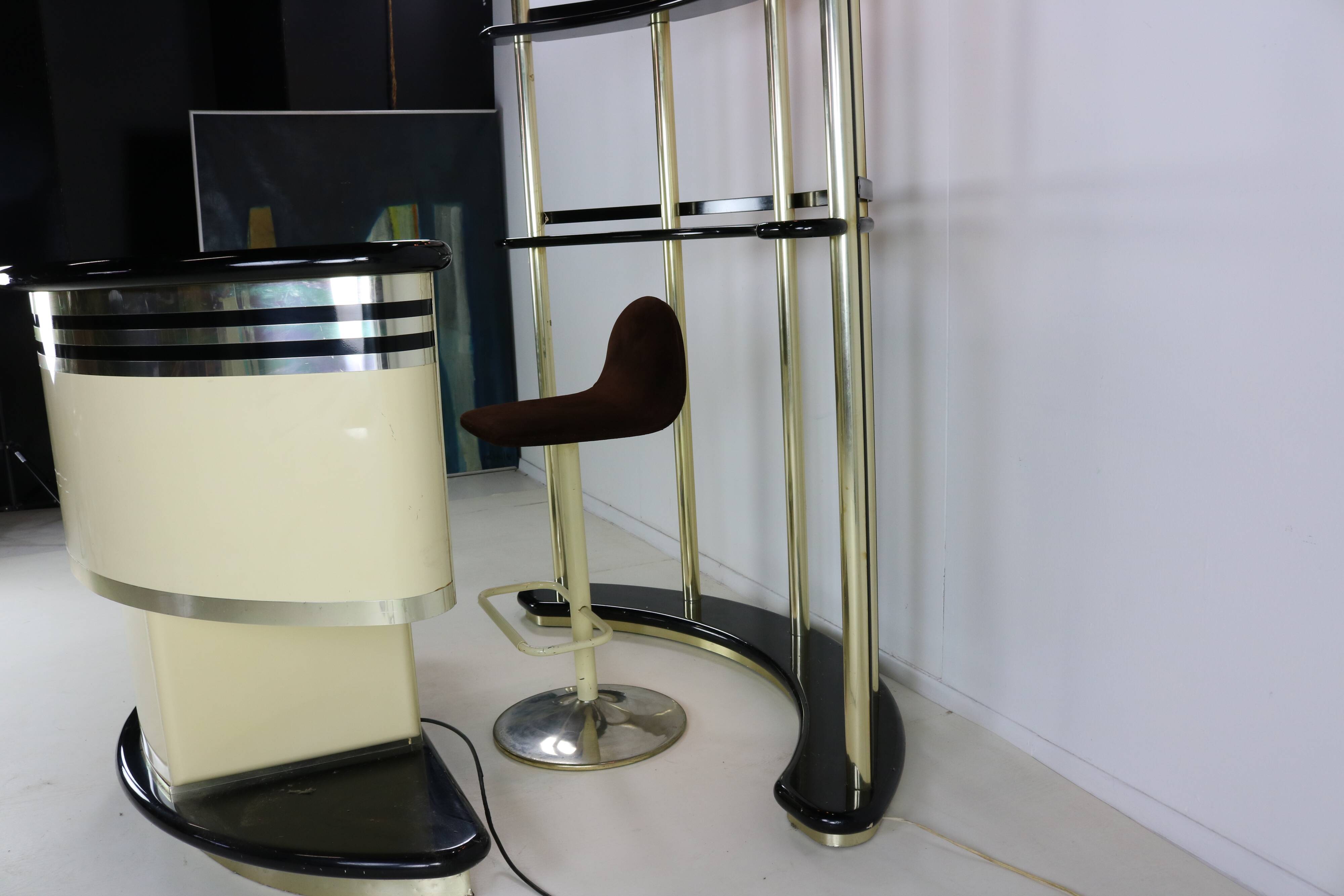 Seventies design dry bar by Harvey Guzzini for Stilglass Donati